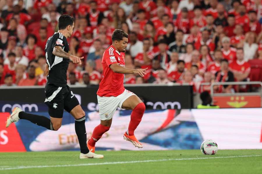 Marcos Leonardo no jogo com o Casa Pia