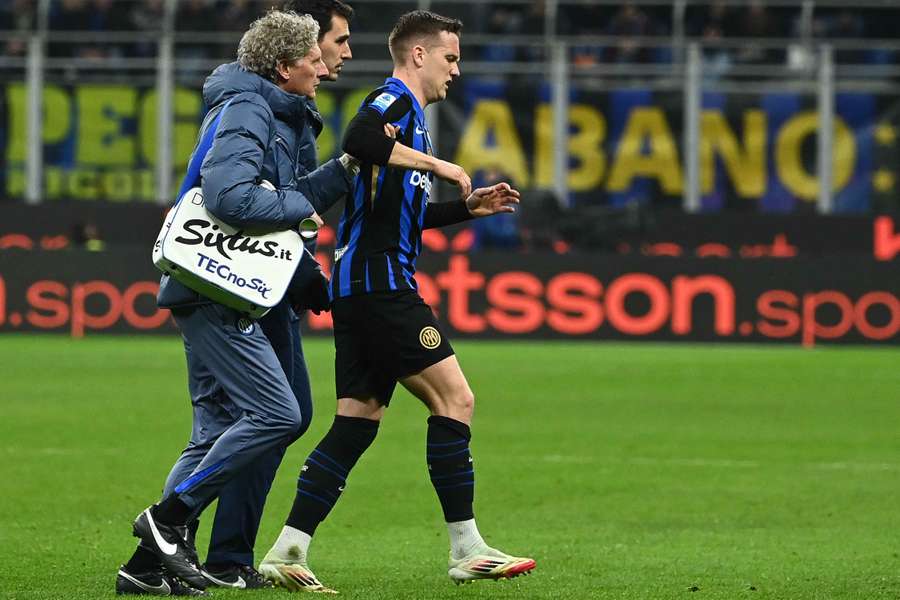 Inter odwraca wynik i powiększa przewagę. Trzy minuty na boisku i kontuzja Zielińskiego