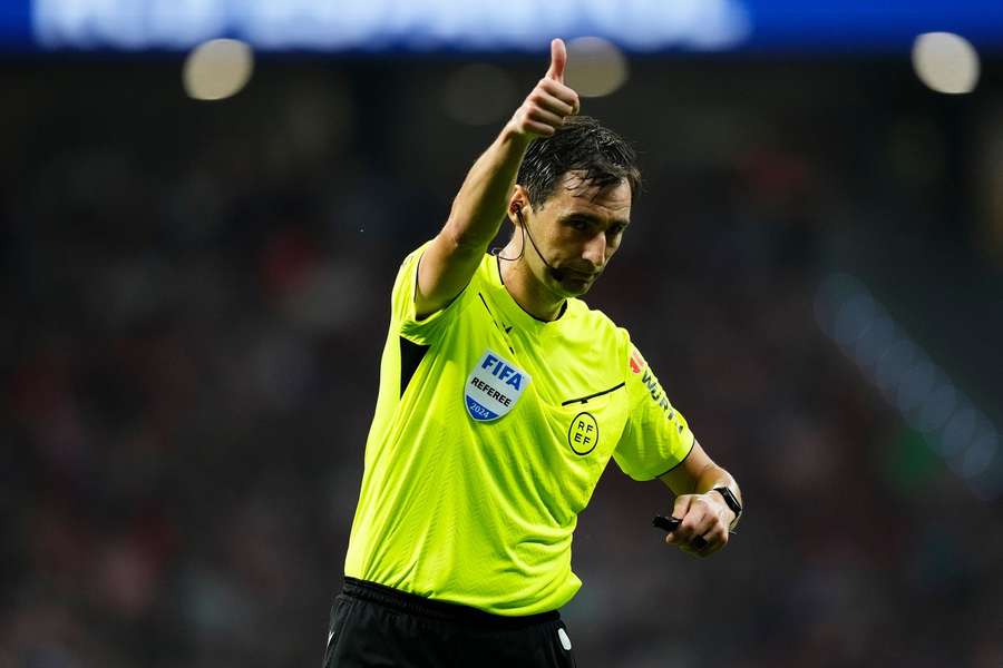 Ricardo De Burgos va arbitra meciul FCSB - RFS