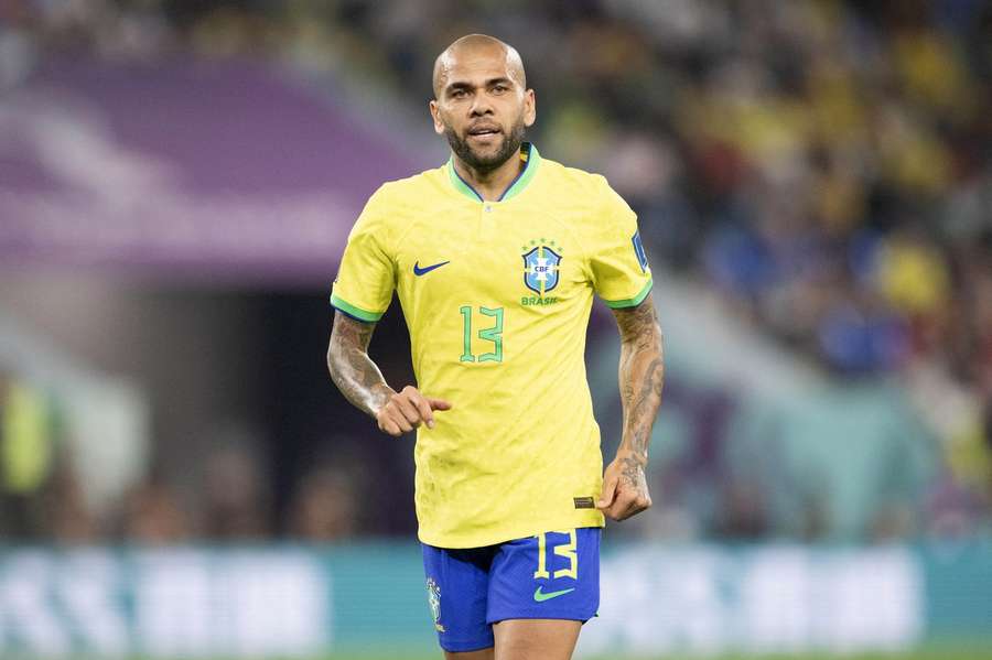 Dani Alves speelde vorige maand nog met Brazilië op het WK