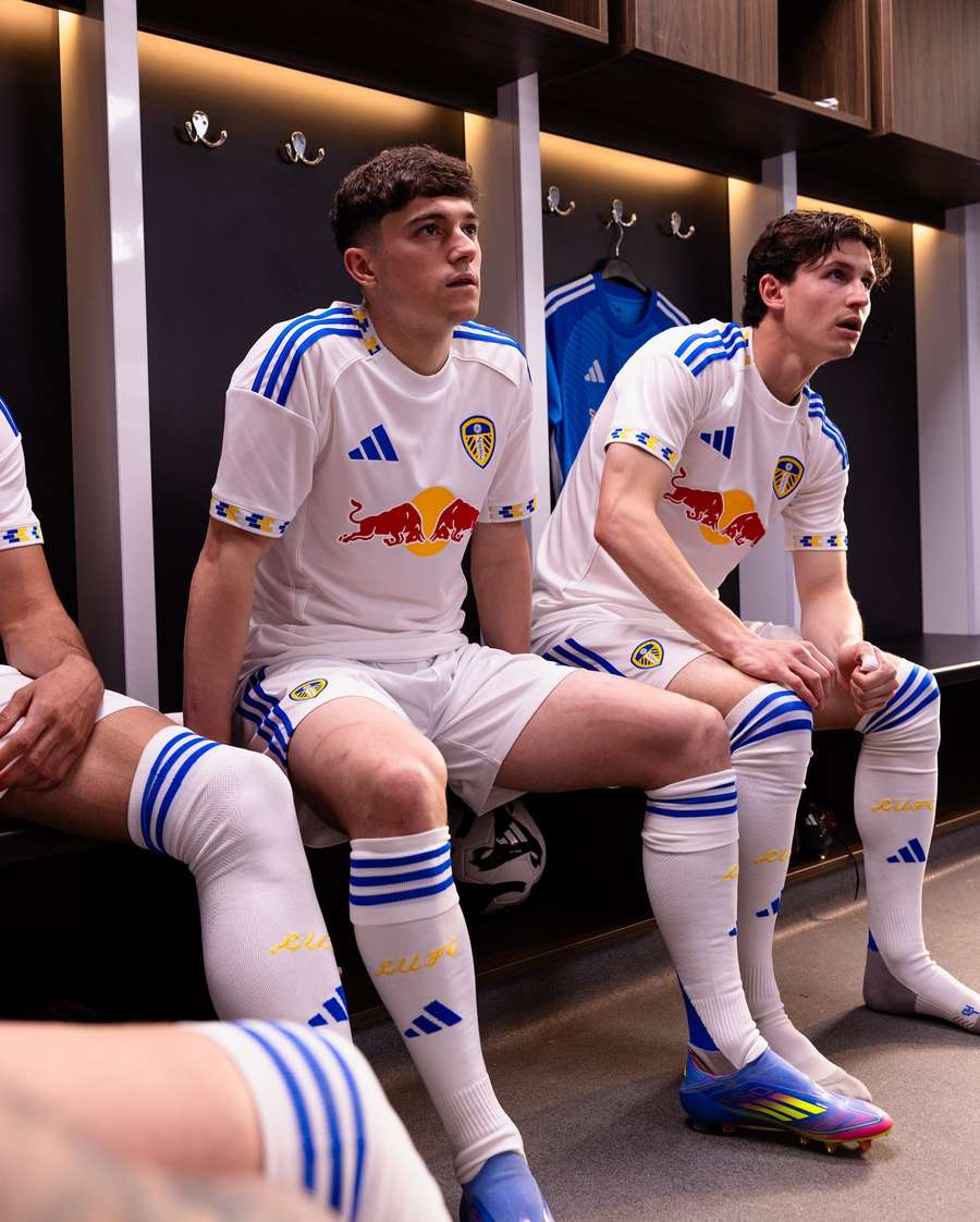 Domácí sada Leeds United.