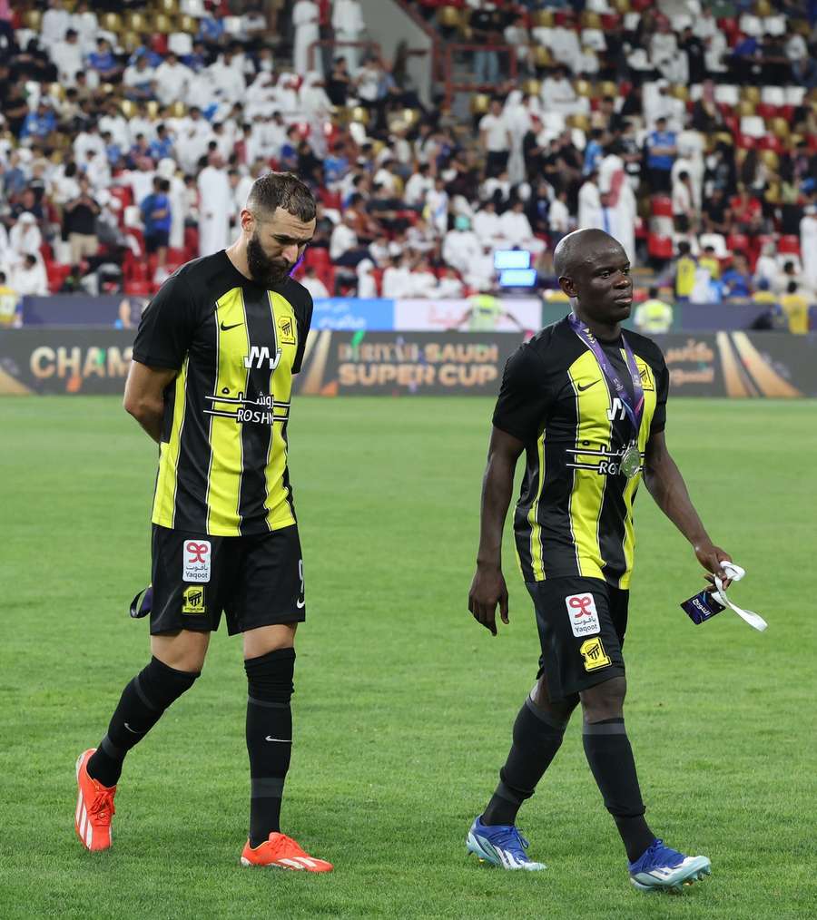 De companheiros de equipa na seleção francesa a perdedores da Supertaça da Arábia Saudita: Karim Benzema e N'Golo Kanté.