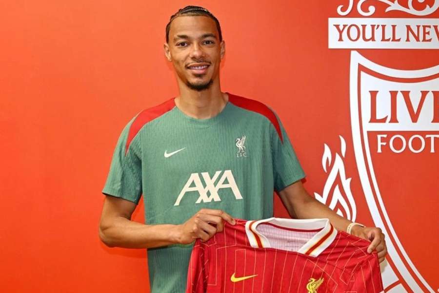 Hugo Ekitike chegou ao Liverpool do Eintracht Frankfurt