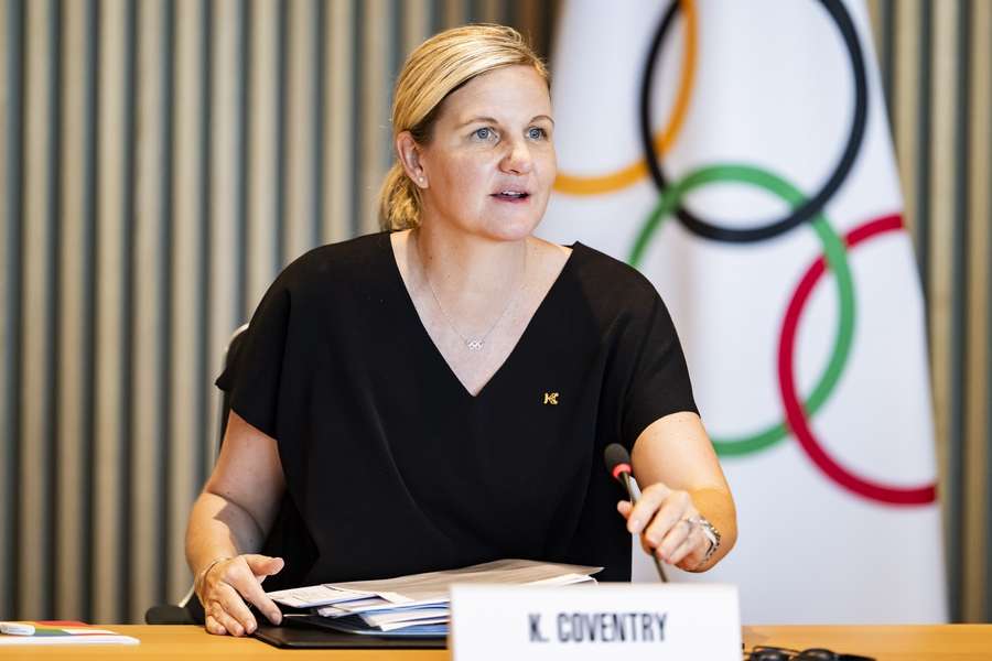 Kirsty Coventry bei einer Pressekonferenz.
