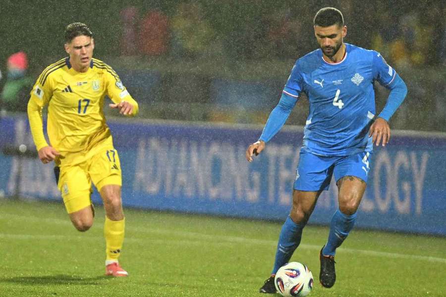 Sudakov em ação no jogo contra a Islândia