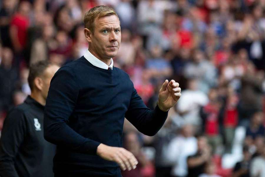 Holden turns top job at Adana Demirspor