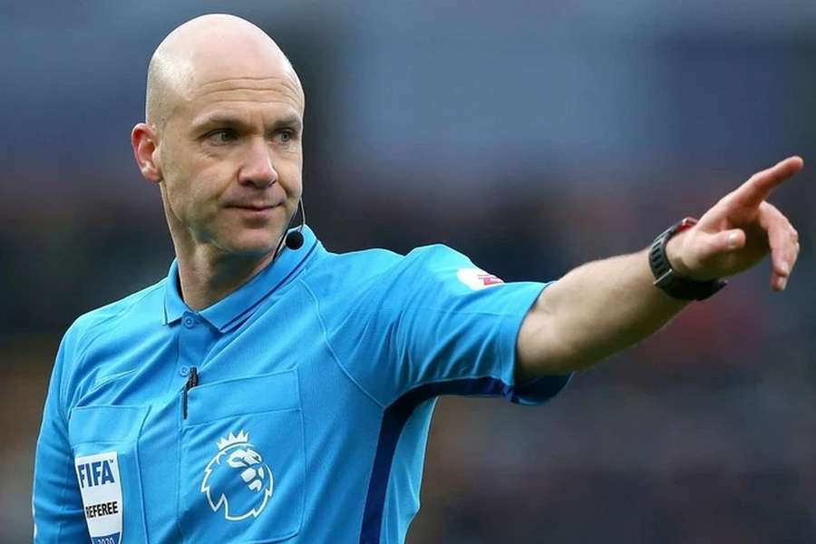 Anthony Taylor, árbitro inglês de 46 anos