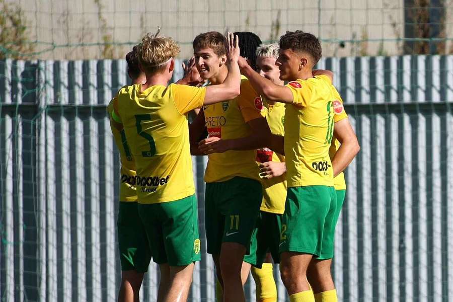 Mladí šošoni opäť vyhrali. Mladí šošoni opäť vyhrali.