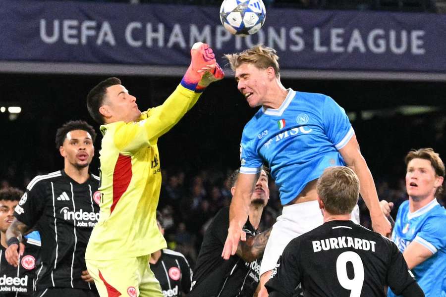 Napoli e Eintracht Frankfurt empataram sem gols em Nápoles