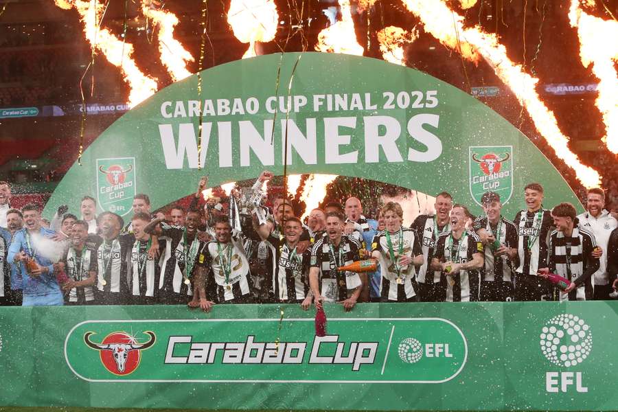 El Newcastle celebra su victoria en la Carabao Cup 2024-2025