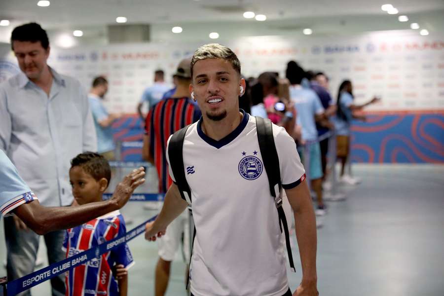 Biel vai assistir ao jogo com o Farense