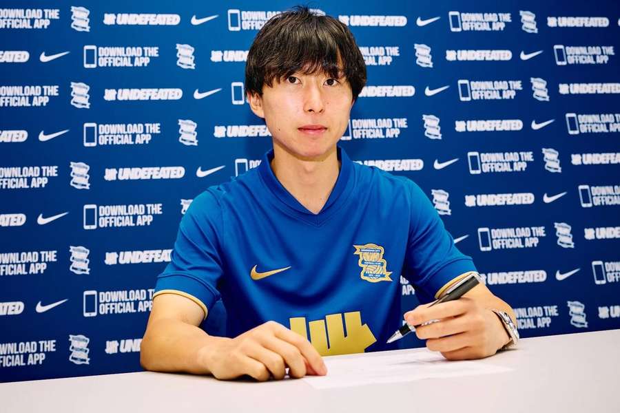 Fujimoto assinou pelo Birmingham até junho de 2028