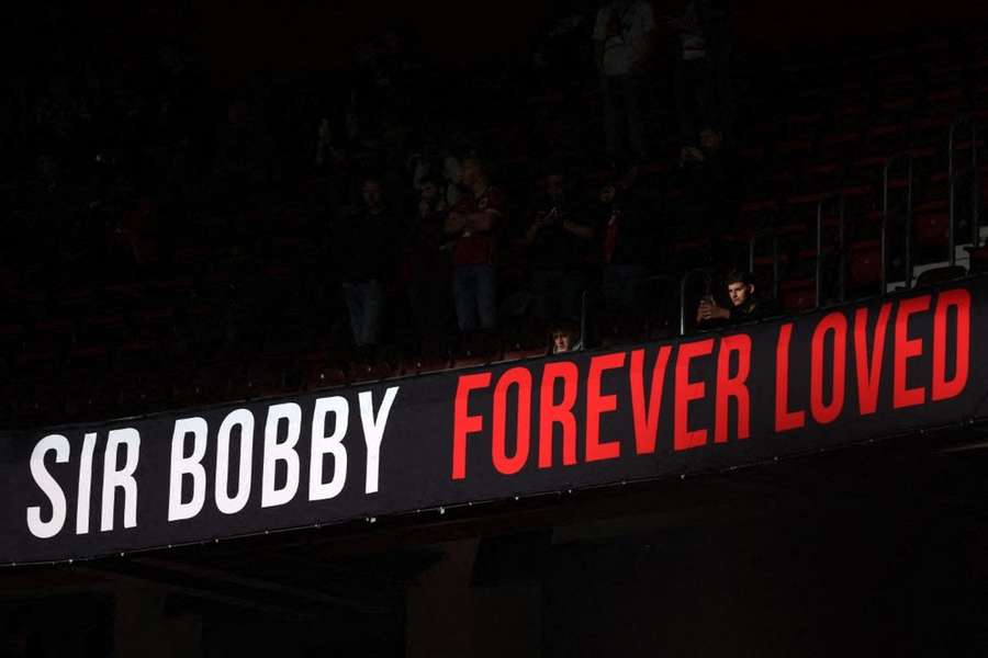 In den englischen Stadien wurde am letzten Wochenende dem legendären Sir Bobby Charlton gedacht.