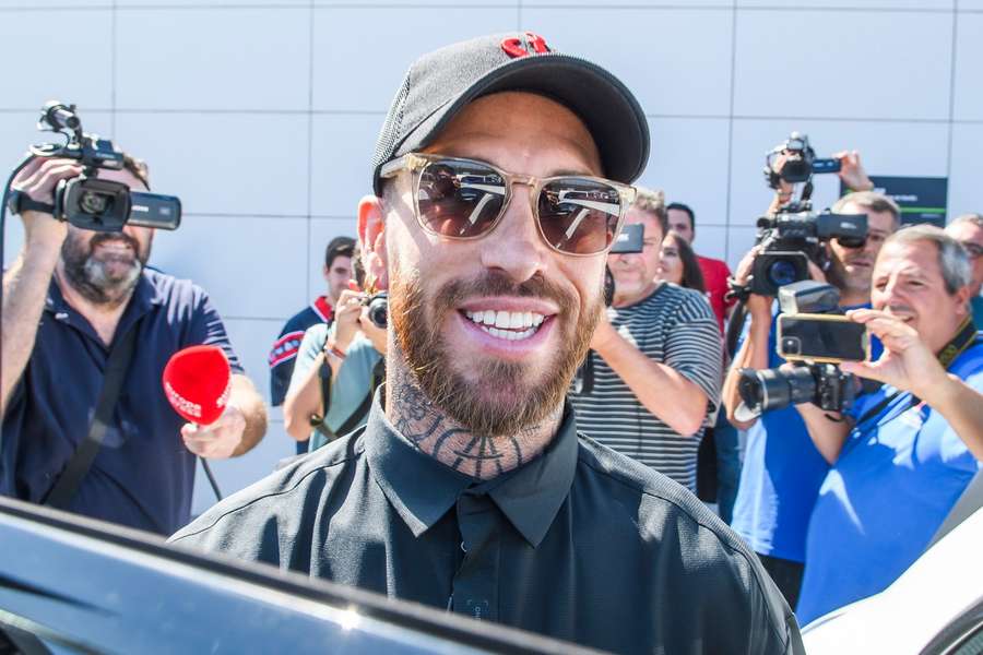 Sergio Ramos komt aan op San Pablo Airport in Sevilla