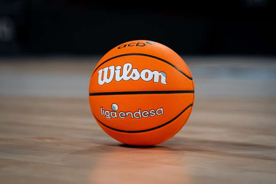 La ACB presenta su nuevo balón oficial
