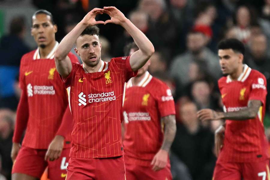 Diogo Jota celebra o golo da vitória sobre o Everton esta quarta-feira