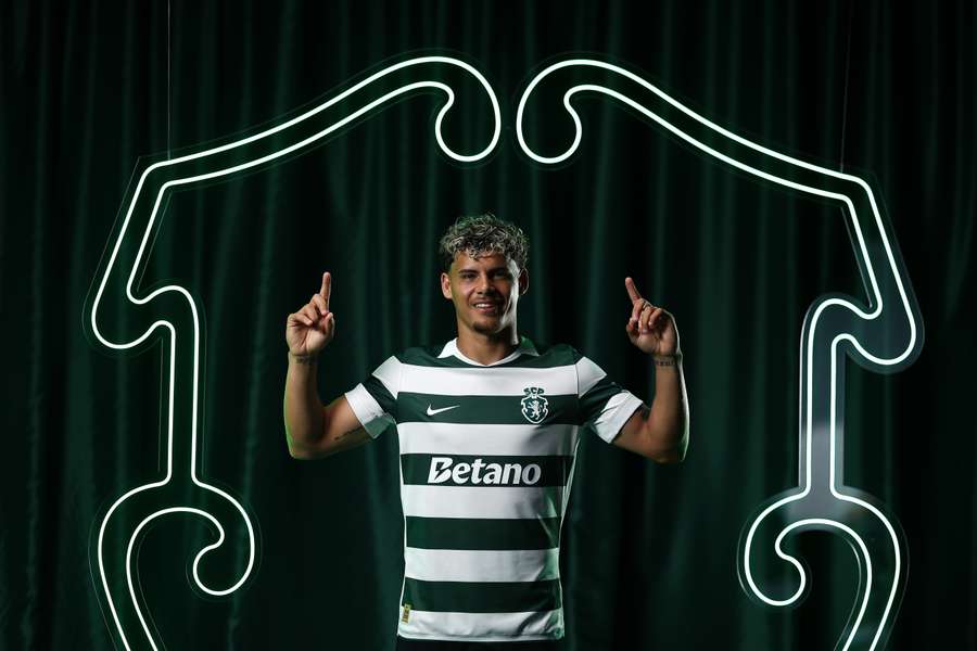 Maxi Araújo continua em Alvalade Maxi Araújo continua em Alvalade