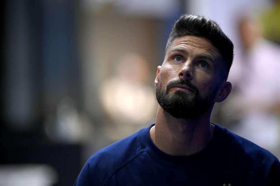 Olivier Giroud diz que o mais importante é mostrar um bom exemplo aos jogadores mais jovens