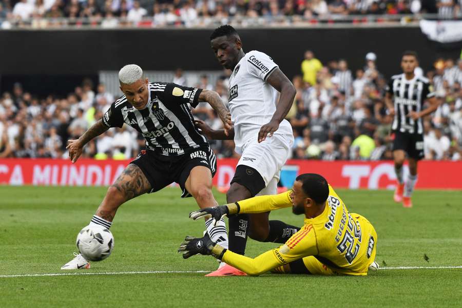 Luiz Enrique durante la final de la Copa Libertadores contra el Atlético Mineiro