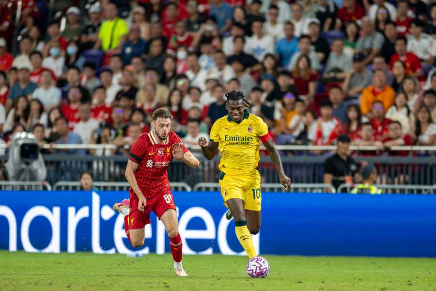 Rafael Leão en el amistoso contra el Liverpool