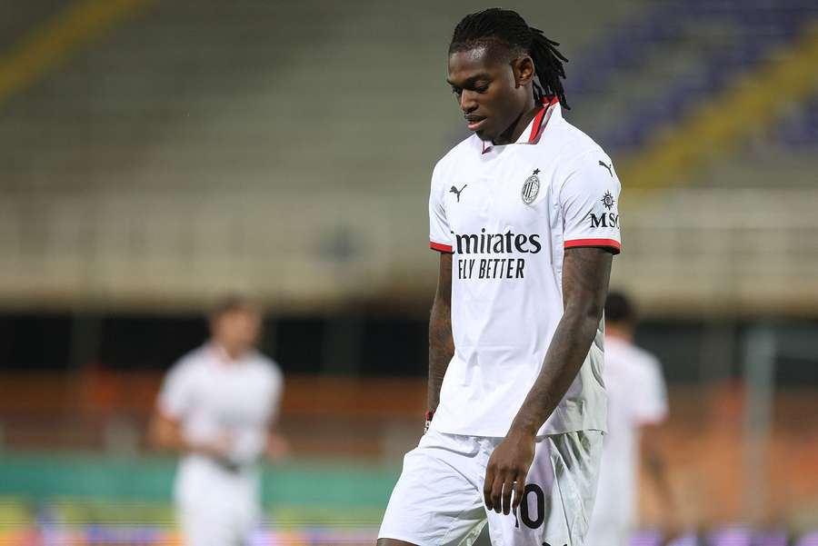 Rafael Leao of AC Milan shows his dejection during the Serie A match between Fiorentina and Milan