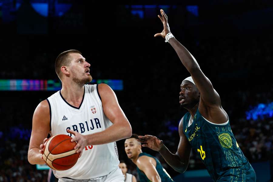 Nikola Jokic was met 21 punten, 14 rebounds en 8 assists goud waard voor Servië