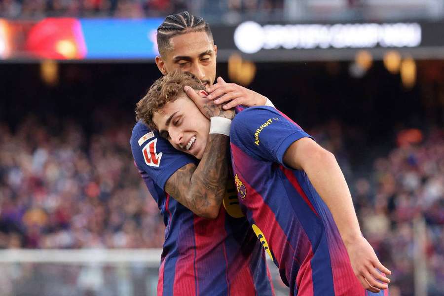 Raphinha y Fermín, celebrando