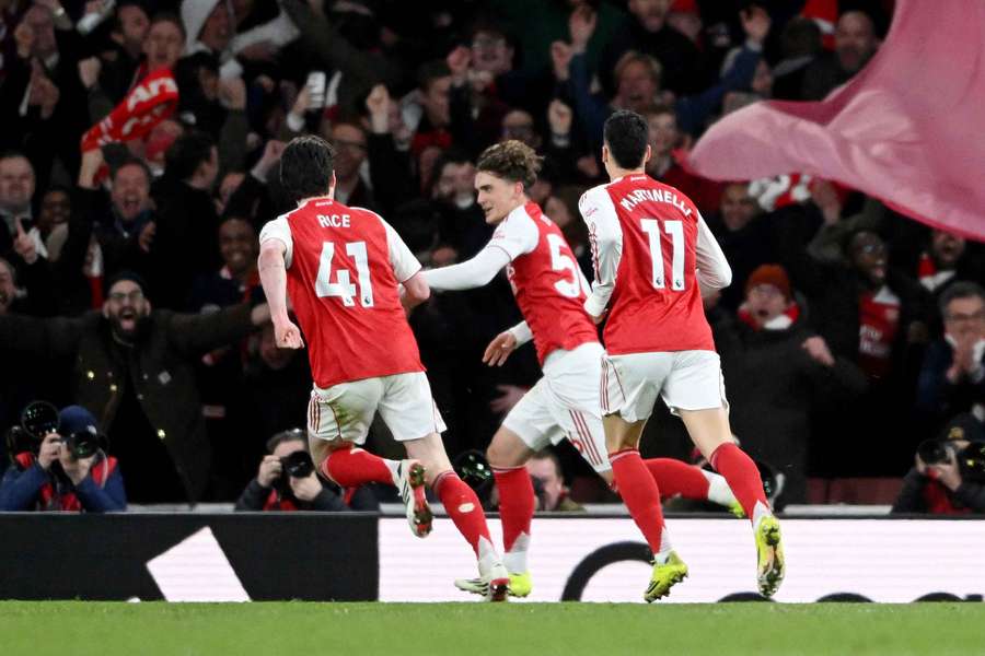 Dowman je novým hrdinou Arsenalu. Dowman je novým hrdinou Arsenalu.