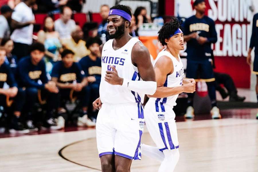 Neemias Queta com a camisola dos Kings