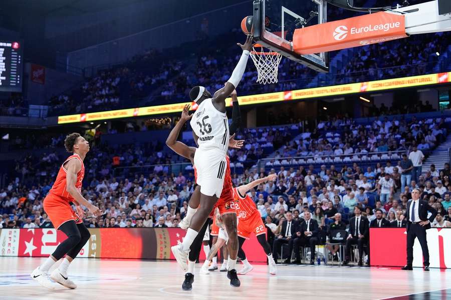 Usman Garuba, clave en la segunda victoria consecutiva del Real Madrid al Hapoel