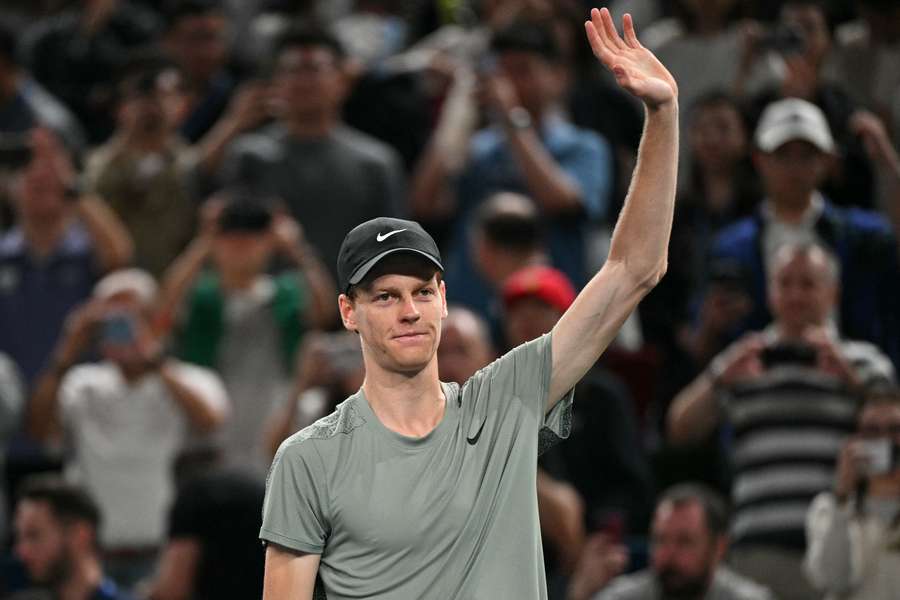 Jannik Sinner celebrates his victory against Novak Djokovic