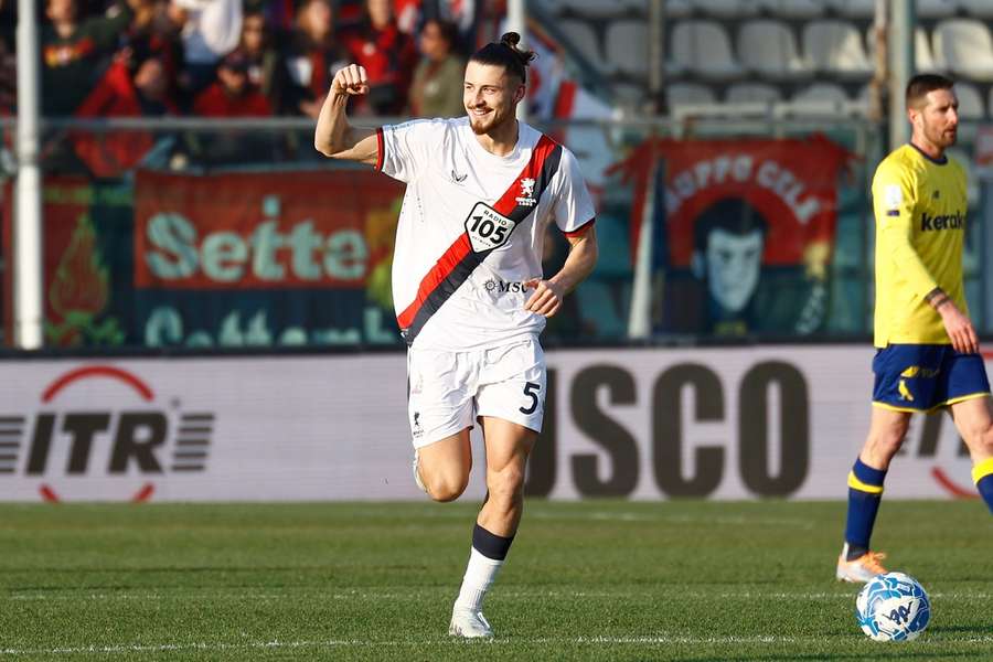 Drăgușin e pe val în Serie B. Nou gol marcat de fundașul român pentru Genoa