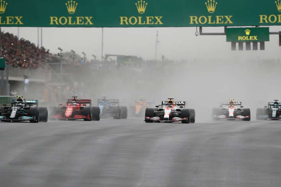 General view of drivers during F1 race in Turkey in 2010