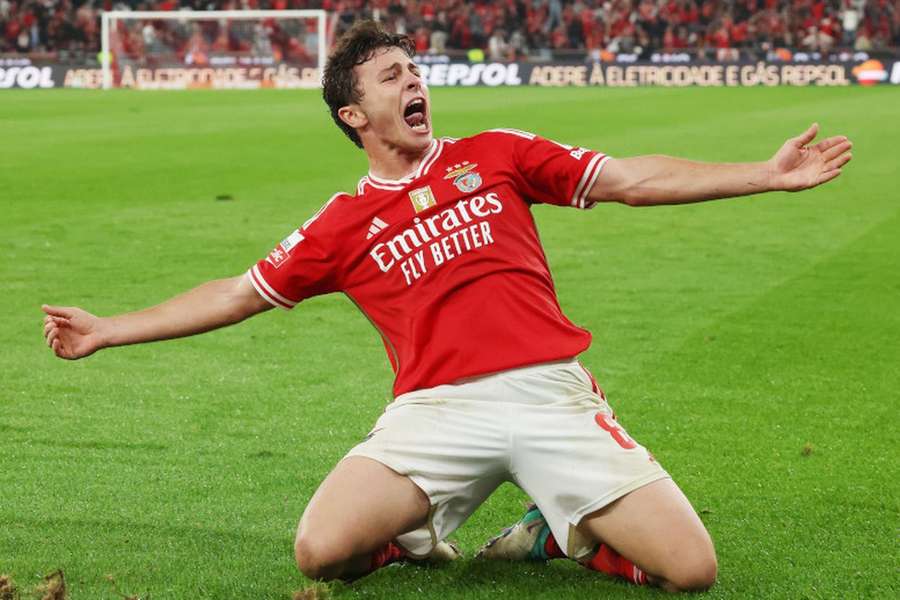 João Neves deixou o Benfica esta segunda-feira