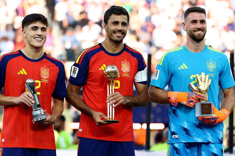 Cubarsí, Rodri e Unai Simón levaram os troféus individuais da Copa do Mundo Cubarsí, Rodri e Unai Simón levaram os troféus individuais da Copa do Mundo