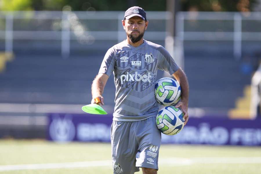 Kleiton tem passagem vitoriosa pelo Santos e também treinou a Seleção Brasileira