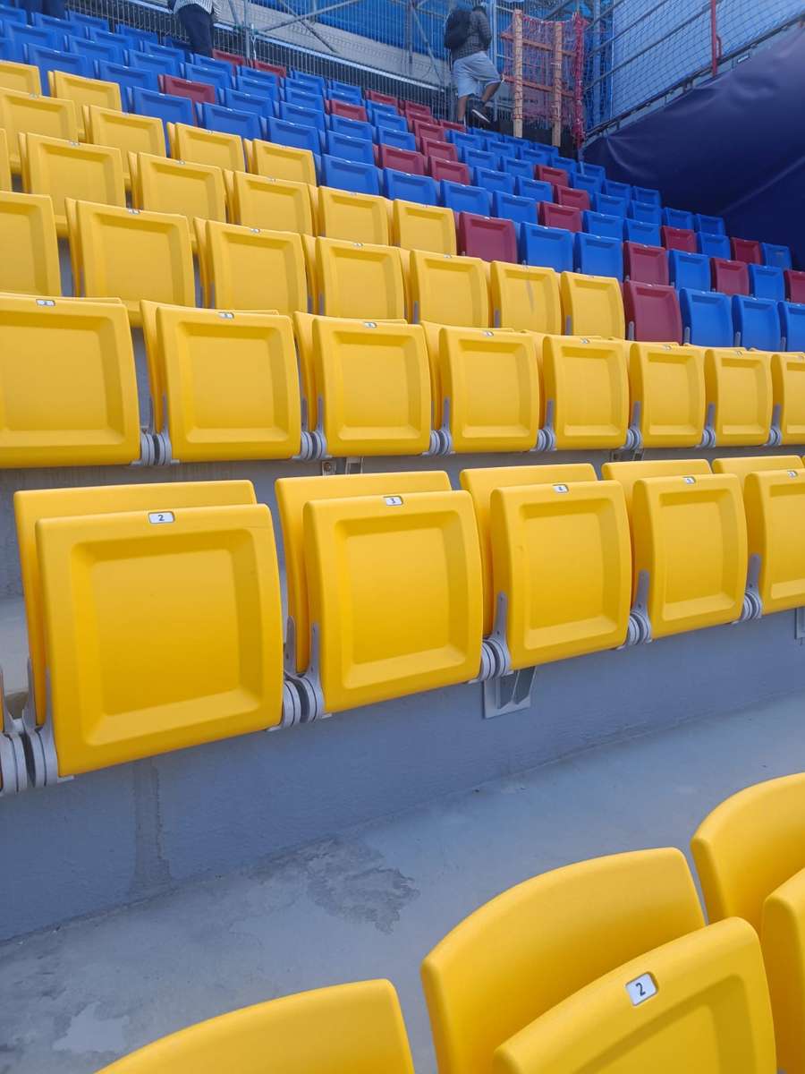 Les sièges des tribunes