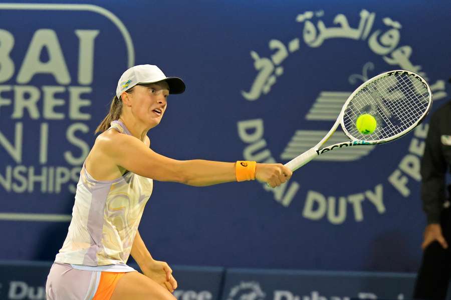 Swiatek beat Samsonova in the round of 16