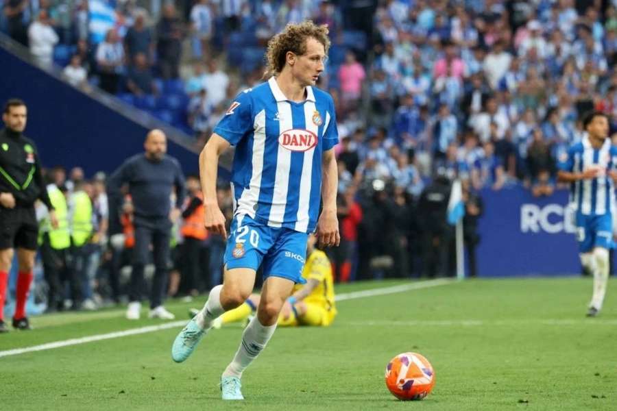Král v loňské sezoně hrál za Espanyol.