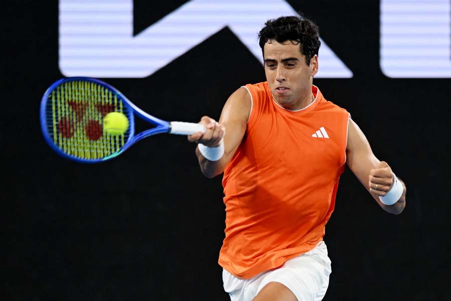 Munar golpea la bola