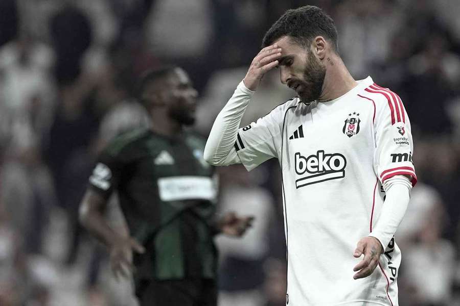 Rafa Silva no epicentro de um furacão em Istambul