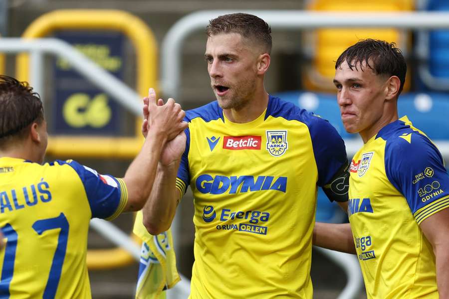 Hat-trick Gutkovskisa trzyma Arkę na szczycie 1. Ligi, Polonia i Nieciecza dotrzymują kroku Hat-trick Gutkovskisa trzyma Arkę na szczycie 1. Ligi, Polonia i Nieciecza dotrzymują kroku