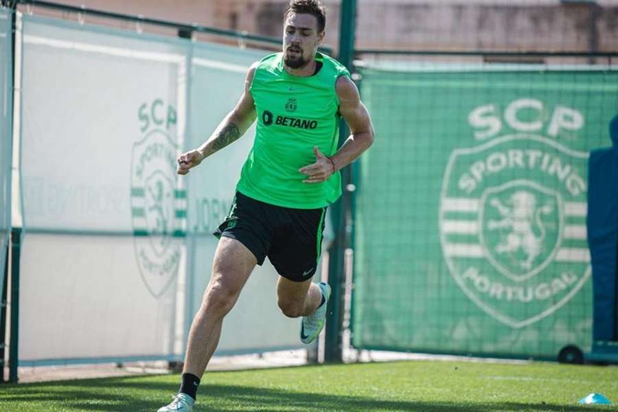 Coates regressa aos treinos antes da partida para Inglaterra