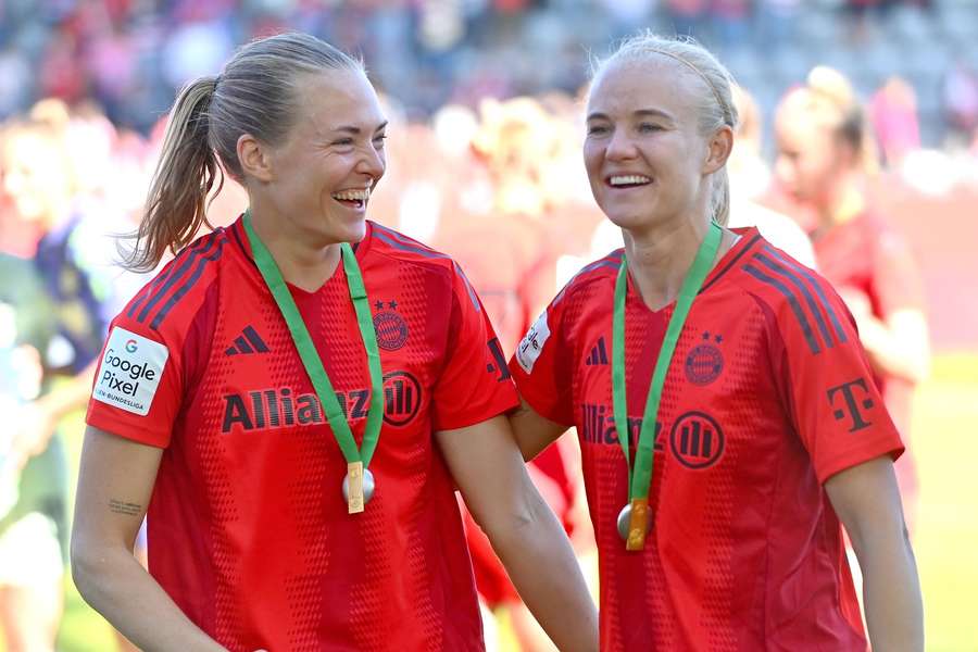 Eriksson und Harder bei der Münchner Meisterfeier.