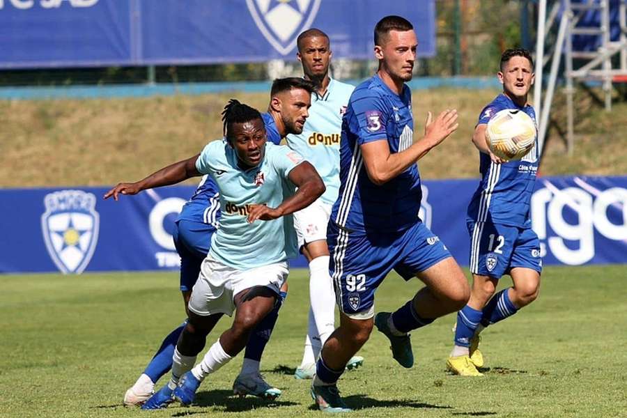 Belenenses caiu na Medideira e adiou a festa