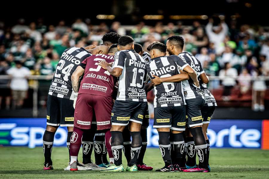 O Santos não atravessa bom momento na competição, tendo apenas uma vitória em seis jogos