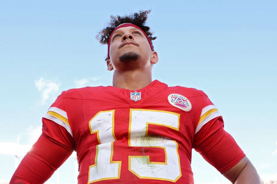 Patrick Mahomes looks to the sky 