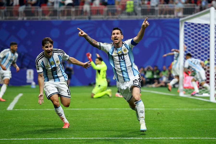 Dans un match totalement fou, l'Argentine inscrit trois buts en 13 minutes pour renverser l'Égypte Dans un match totalement fou, l'Argentine inscrit trois buts en 13 minutes pour renverser l'Égypte