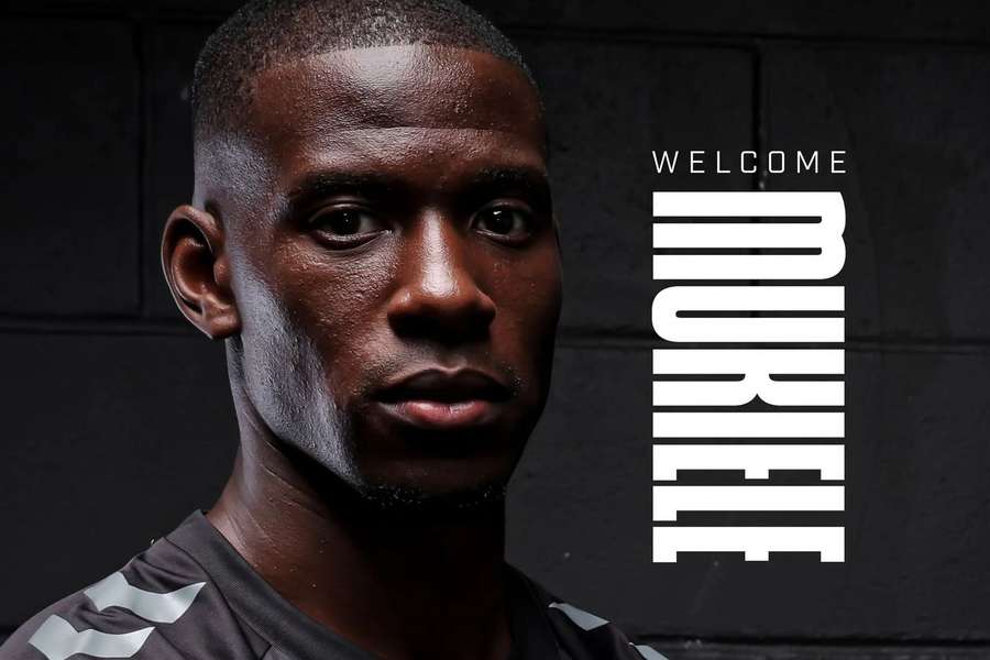 Nordi Mukiele oficializado no Sunderland