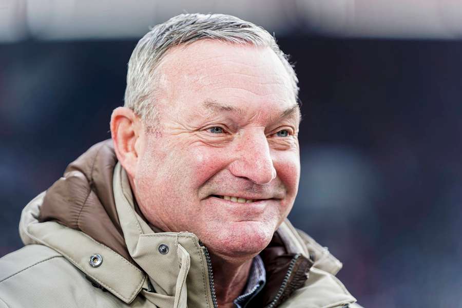 Ron Jans will retire following the 2025/26 season